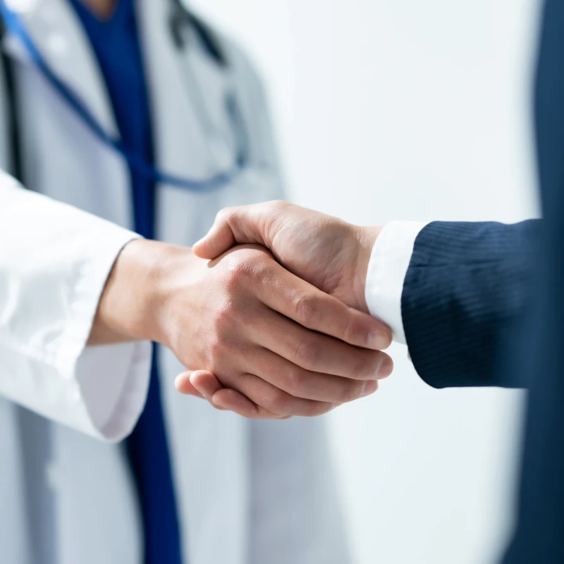 打ち合わせを大切に、先生と“二人三脚”のものづくり。